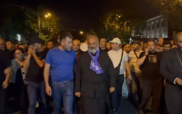 Շարժման մասնակիցները գնում են Կառավարություն