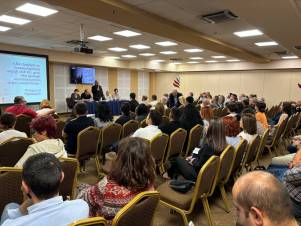 Բագրատ Սրբազանը հանդիպում է մի շարք հանրային գործիչների հետ