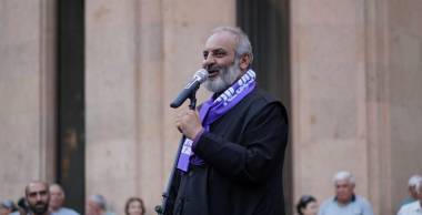 Հավաք Սուրբ Աննա եկեղեցու բակում.  ՈՒՂԻՂ