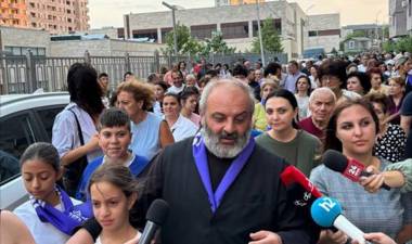 ՈՒՂԻՂ․ Բագրատ Սրբազանի հանդիպումը՝ Ավանի Ծարավ Աղբյուր թաղամասում