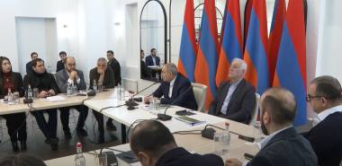 Նիկոլ Փաշինյանը Սուրեն Պապիկյանի,Հհ նախագահի եւ այլոց մասնակցությամբ քննարկում է անցկացրել
