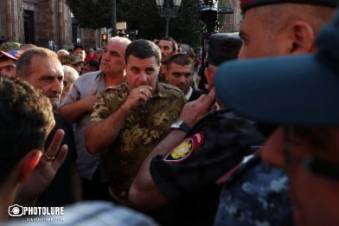 Մեզ կալանավորեցին, որ չխոչընդոտենք, Արցախը հանձնեցին