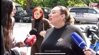 Անի Խաչատրյանը «հիստերիայի» մեջ ընկավ, հարձակվեց լրագրողների վրա