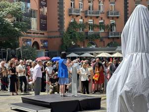 #Ուղիղ․ ՔՊ-ականները մասնակցում են Շառլ Ազնավուրի արձանի բացմանը