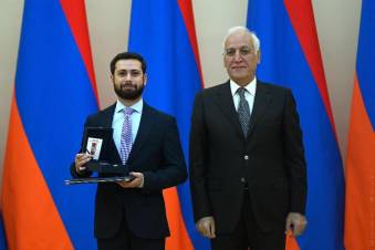 Արցա՞խն եք ազատագրել, արյո՞ւն եք թափել, ի՞նչ ծառայությունների համար եք պարգեւատրվել. հարց՝ Կոստանյանին