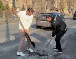 Շիշ բռնողն ու եղբայրը ասֆալտ են անում