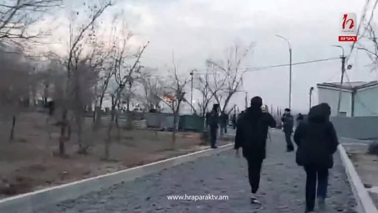#Հիմա․ Ոստիկանները փակել են Եռաբլուրը. ուղիղ